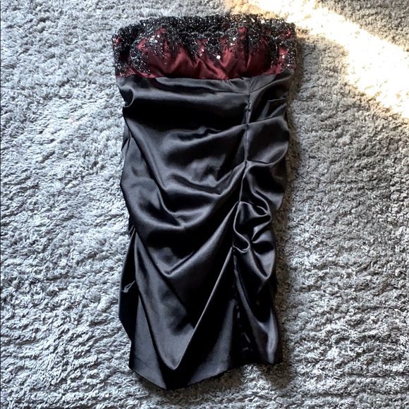 Sexy Black and Red Curve Hugging Date Night Dress - Picture 1 of 5